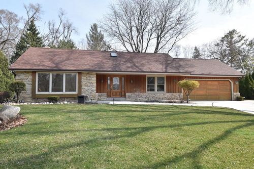 10570 W Pallottine Drive, Greenfield, WI, 53228 | Card Image