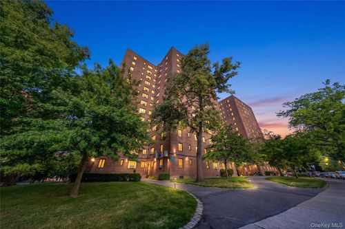 8d-14 Metropolitan Oval, New York, NY, 10462 | Card Image
