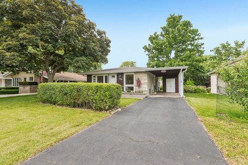 220 Voltz Rd, Northbrook, IL, 60062-4822 | Card Image