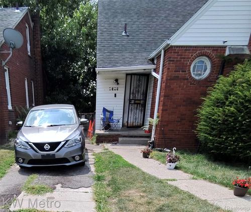 7444 E Brentwood St, Detroit, MI, 48234-3155 | Card Image