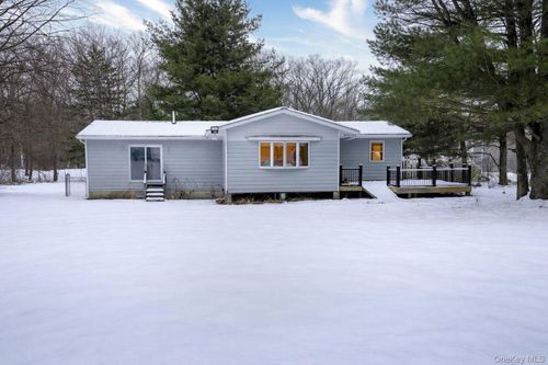 145 N Fostertown Dr, Newburgh, NY, 12550-8747 | Card Image