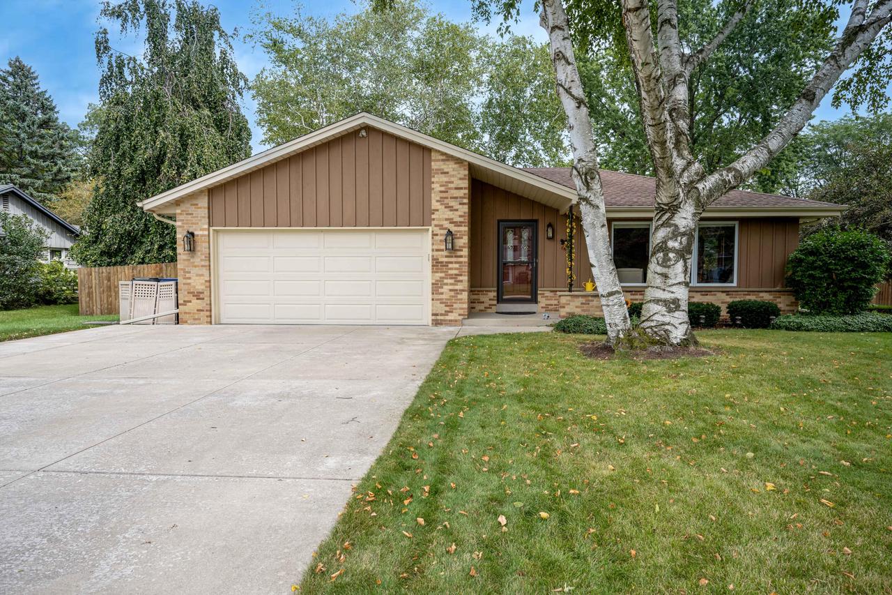 Greenbriar Ln, Mount Pleasant, WI 53403