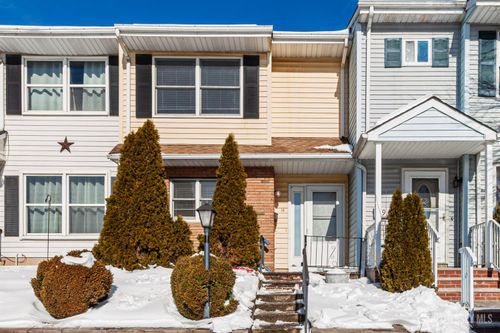 11 Kyle St, Manville, NJ, 08835-2258 | Card Image