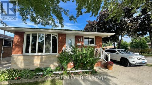 893 Upper Ottawa (Main Level) Street, Hamilton (Lisgar), ON, L8T3V4 | Card Image