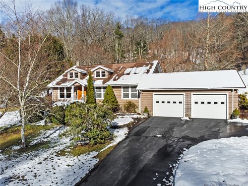 211 Possum Hollow Rd, Blowing Rock, NC, 28605-8285 | Card Image