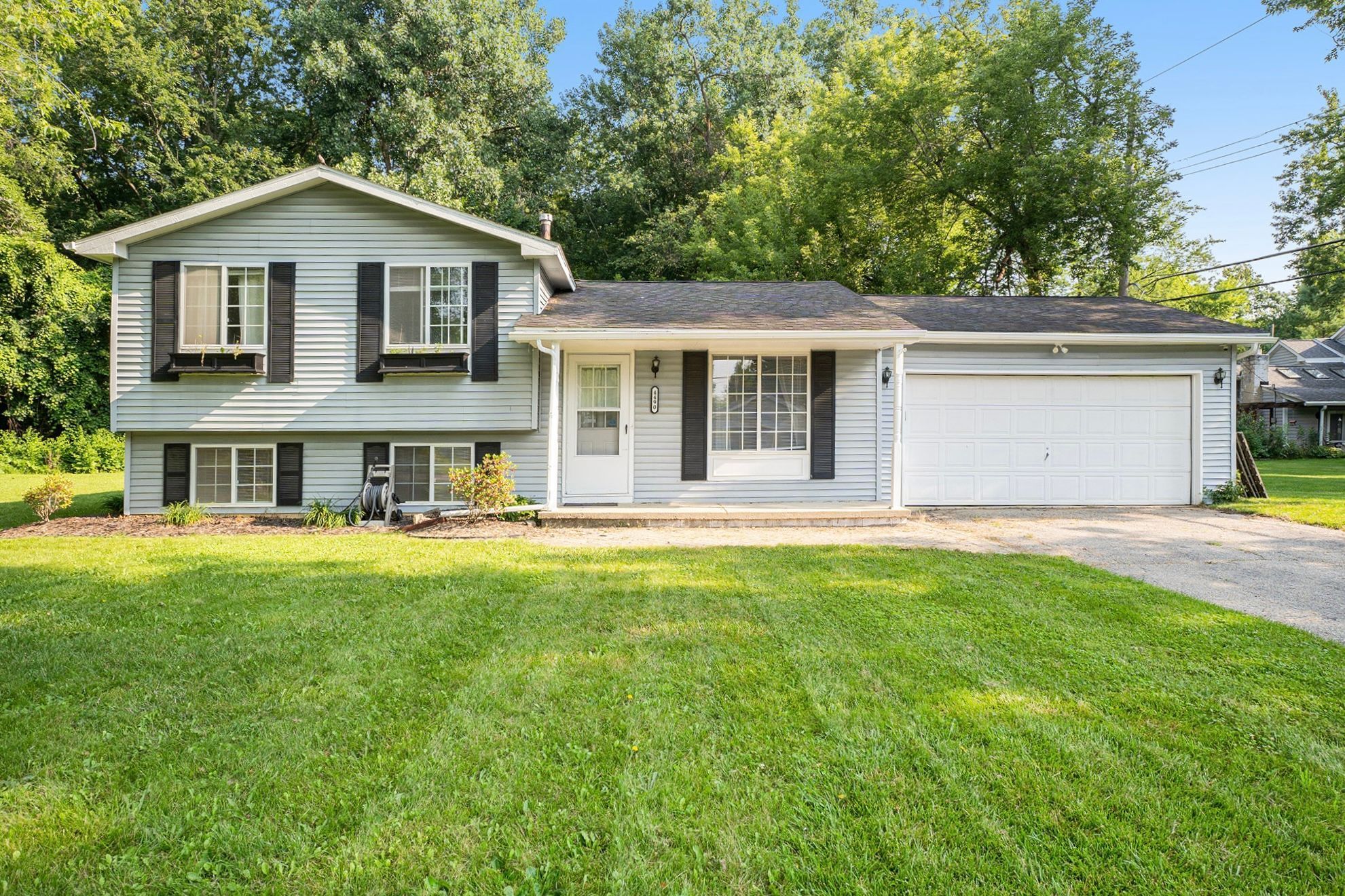 Dickerson Ave, Waterford, MI 48328