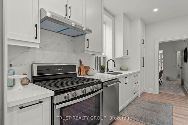121 Palmerston Ave, House attached with 4 bedrooms, 3 bathrooms and null parking in Toronto ON | Image 9