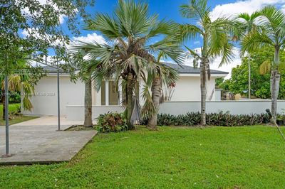 16003 Sw 196th Ave, House other with 4 bedrooms, 3 bathrooms and null parking in Miami FL | Image 1