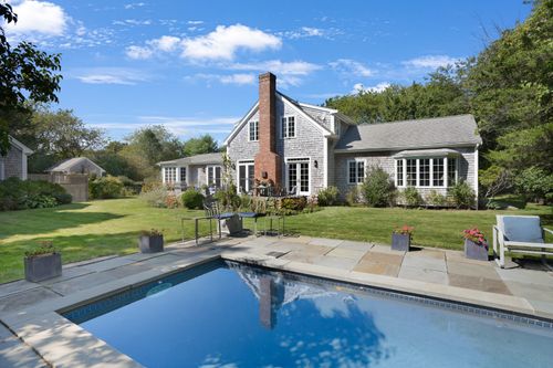 19 Kitts Field Cir, Edgartown, MA, 02539-7802 | Card Image