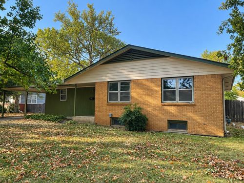 6 Roberts Ct, Winfield, KS, 67156-4027 | Card Image