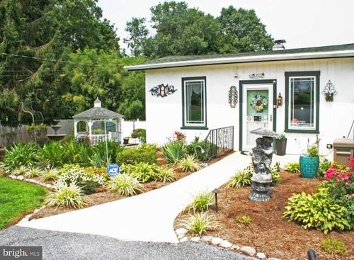 1823 Lincoln Hwy E, LANCASTER, PA, 17602-3323 | Card Image