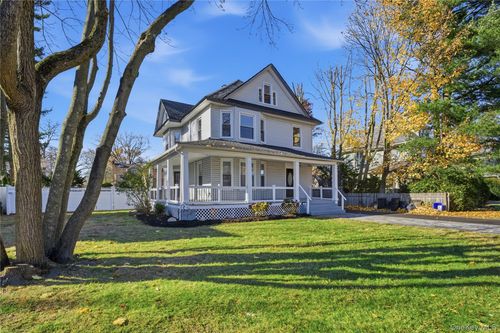 161 Wallace St, Freeport, NY, 11520-2113 | Card Image