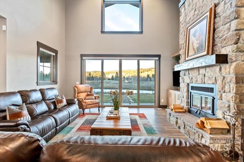 38 Singing Springs Way, Garden Valley, ID, 83622-1031 | Card Image