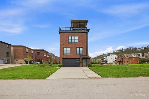 253 St Peters Street, Cincinnati, OH, 45226 | Card Image