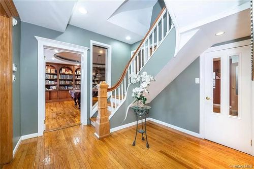 610 City Island Ave, Bronx, NY, 10464-1100 | Card Image