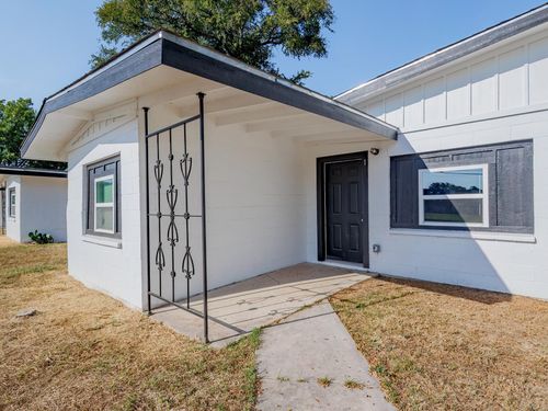 2904 4th St, Brownwood, TX, 76801-6102 | Card Image