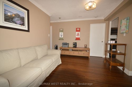 1623-633 Bay St, Toronto, ON, M5G2G4 | Card Image