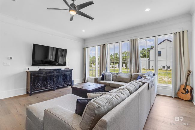 Living Room | Image 8