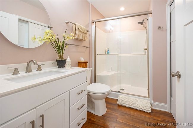 Guest full bathroom | Image 12
