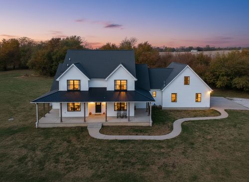 16658 N 200 East Rd, Danvers, IL, 61732-9185 | Card Image