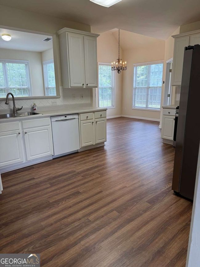430 Ruby Forest Pkwy, House other with 4 bedrooms, 3 bathrooms and 2 parking in Suwanee GA | Image 18