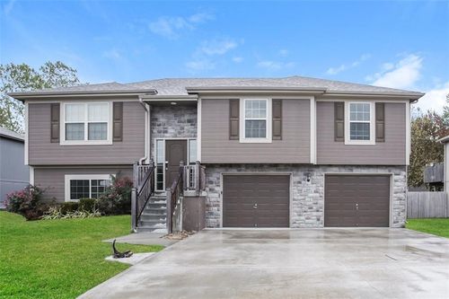 529 S Walnut St, Gardner, KS, 66030-7510 | Card Image