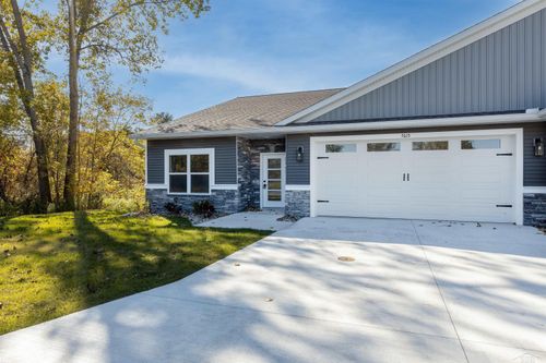 7615 Cole Ln, Midland, MI, 48642-7704 | Card Image