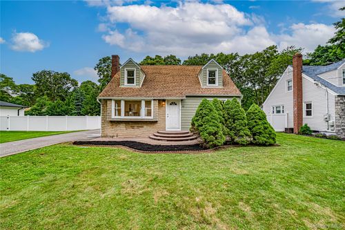 52 Summit Dr, Smithtown, NY, 11787-5149 | Card Image