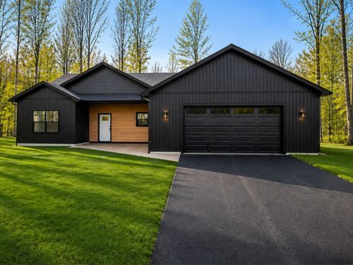2750 Crimson King Dr, Interlochen, MI, 49643-9481 | Card Image
