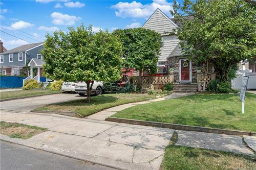 428 Beach 131st St, Far Rockaway, NY, 11694-1537 | Card Image