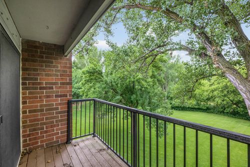 321-4 Pine Tree Dr, Arden Hills, MN, 55112-3779 | Card Image