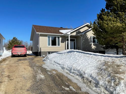 99 Pine St E, New Liskeard, ON, P0J1P0 | Card Image