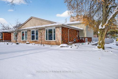 2 Country Club Dr, Hamilton, ON, L8K5W2 | Card Image