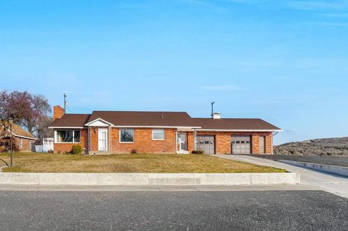 319 E 3rd St, Lind, WA, 99341-1011 | Card Image