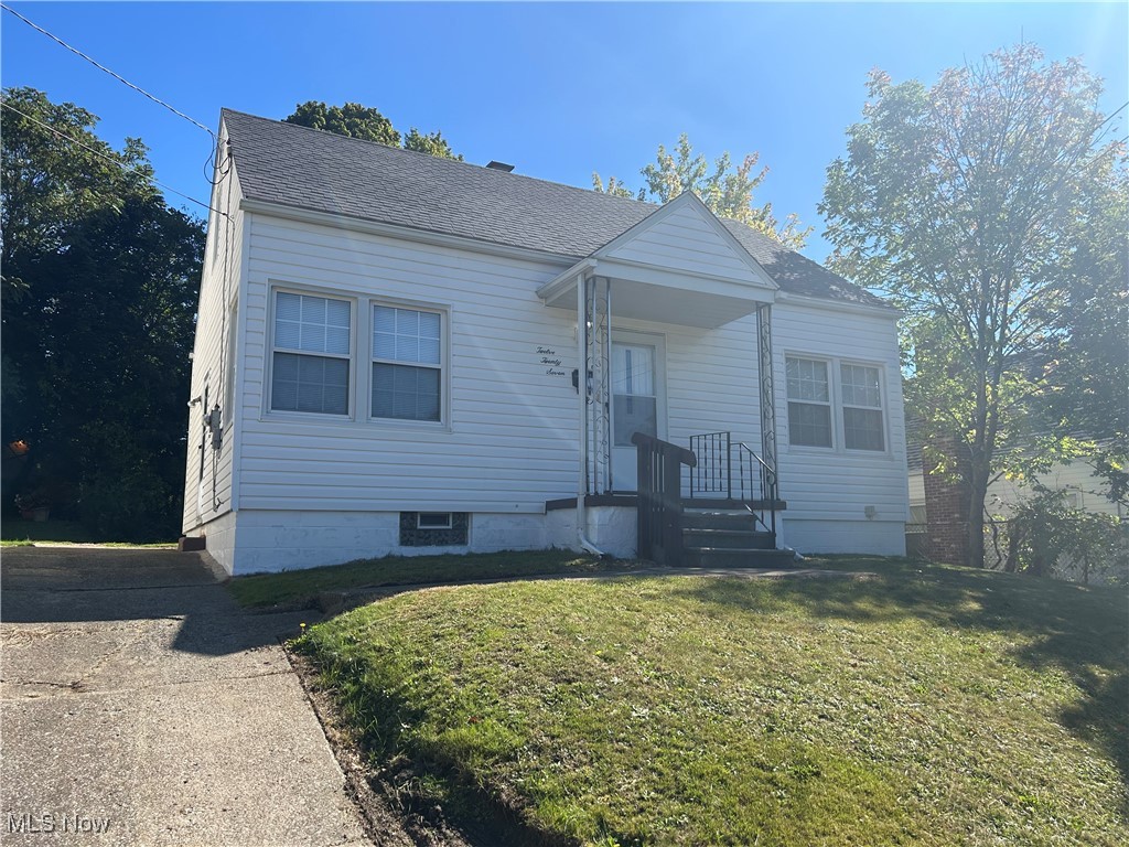 Crestview Ave, Akron, OH 44320