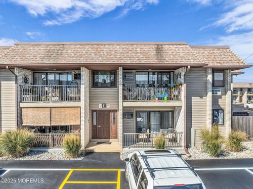 e8-330 Shore Dr, HIGHLANDS, NJ, 07732-1145 | Card Image