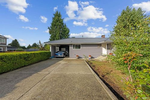 854 Kinsac St, Coquitlam, BC, V3J4T7 | Card Image