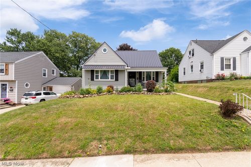 224 Ertle Ave Ne, Massillon, OH, 44646-4642 | Card Image