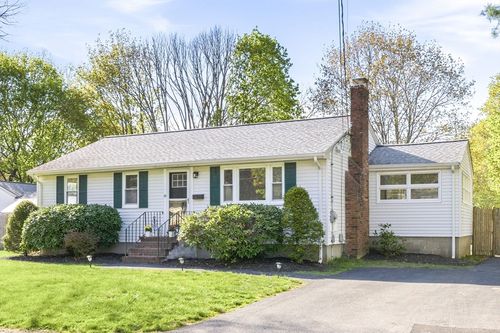 32 Essex Rd, Sharon, MA, 02067-2652 | Card Image