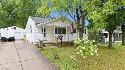 682 Burdie Dr, Hubbard, OH, 44425-1201 | Card Image