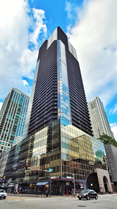 3204-10 E Ontario St, Chicago, IL, 60611-4775 | Card Image