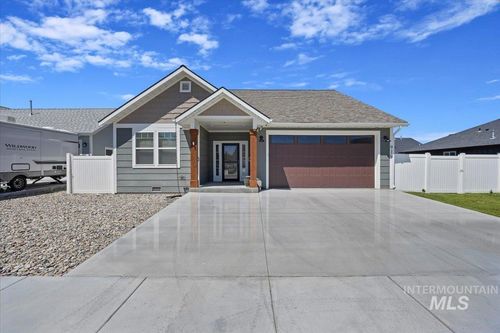 919 Victory Dr, Gooding, ID, 83330-6110 | Card Image