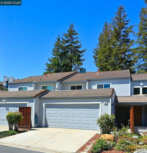 105 Via Cabrera Ln, Martinez, CA, 94553-4062 | Card Image