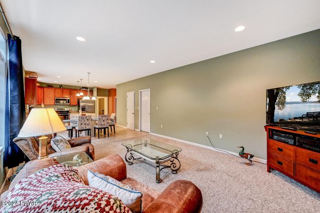 Family Room | Image 30