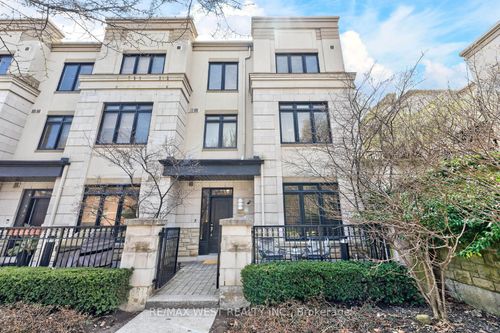 th-11-7 Oakburn Crescent, North York, ON, M2N2T5 | Card Image