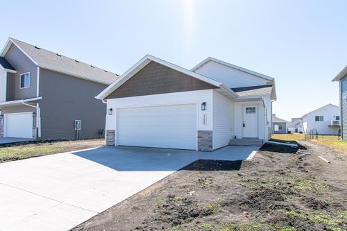 1135 Jill Dr W, West Fargo, ND, 58078-2951 | Card Image
