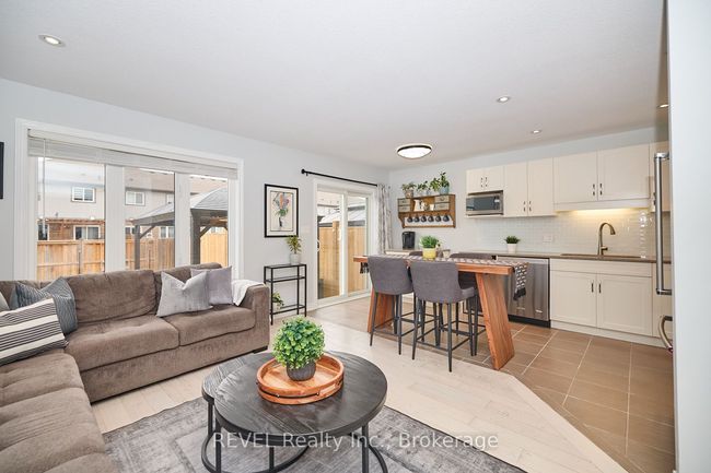 91 Roselawn Cres, House attached with 2 bedrooms, 4 bathrooms and 1 parking in Welland ON | Image 6