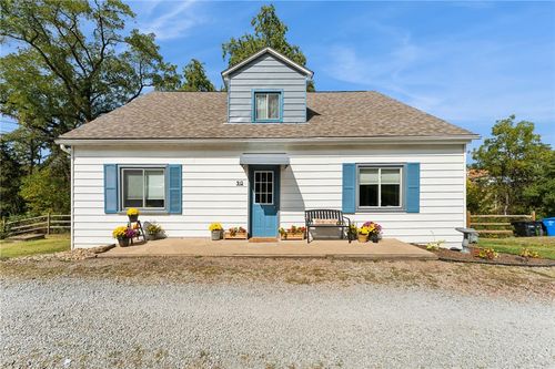 90 Shraders Ln, North Huntingdon, PA, 15642-1329 | Card Image