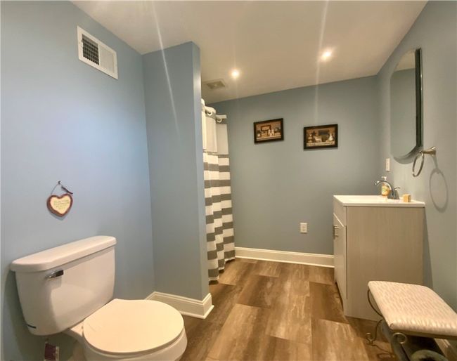 Lower level full bath | Image 23