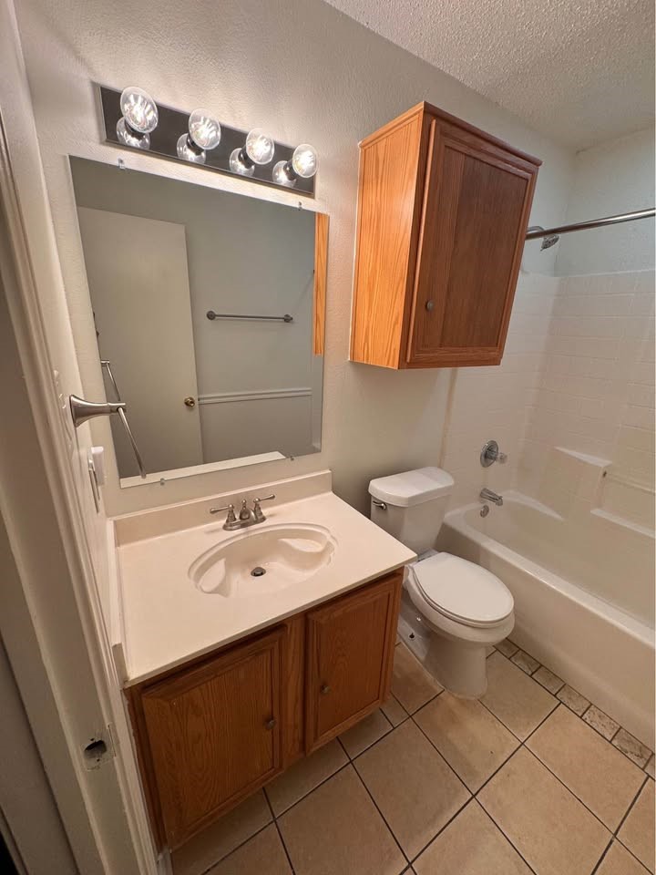 Residential Lease in Alvarado